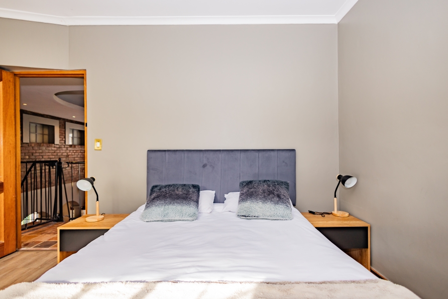 6 Bedroom Property for Sale in Vierlanden Western Cape